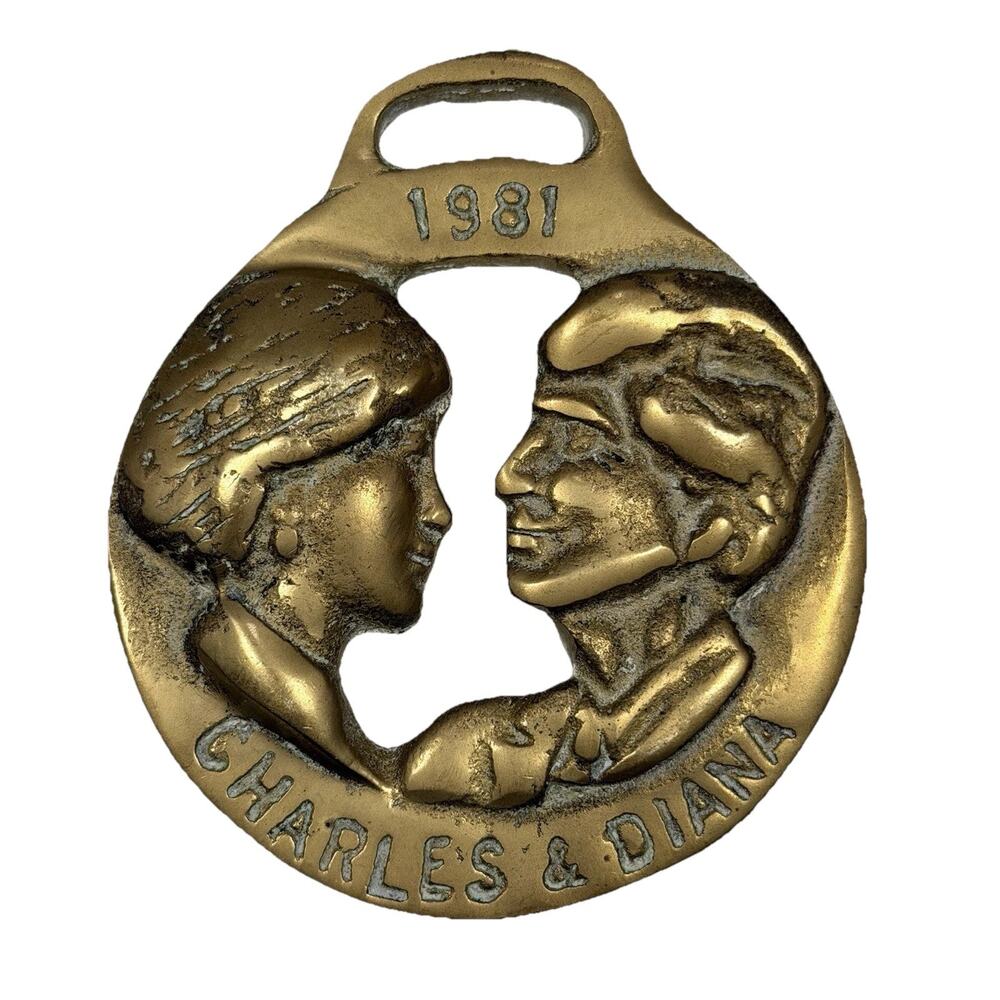 Horse Medallion Charles & Diana 1981 Wedding Equestrian Princess Di EUC